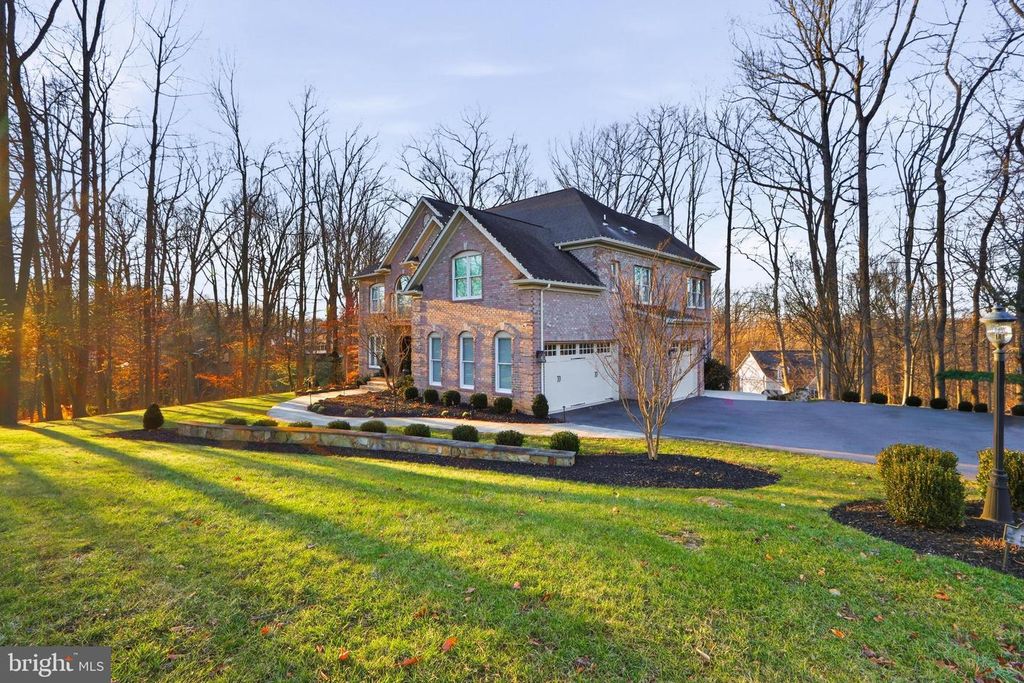 Image 13 of property listing at 2004 DIANE LN, Ellicott City, MD 21042