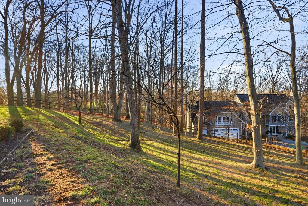 Image 15 of property listing at 2004 DIANE LN, Ellicott City, MD 21042