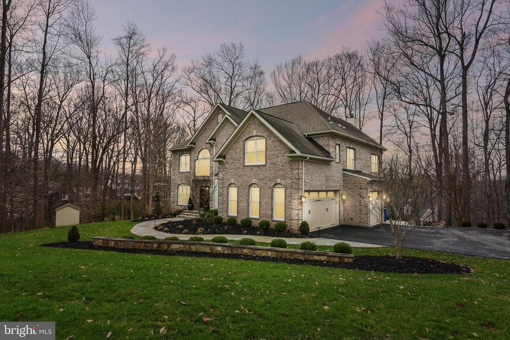 Image 2 of property listing at 2004 DIANE LN, Ellicott City, MD 21042