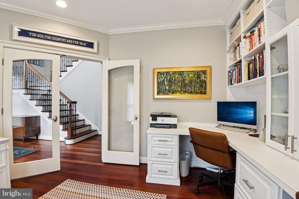 Image 20 of property listing at 2004 DIANE LN, Ellicott City, MD 21042