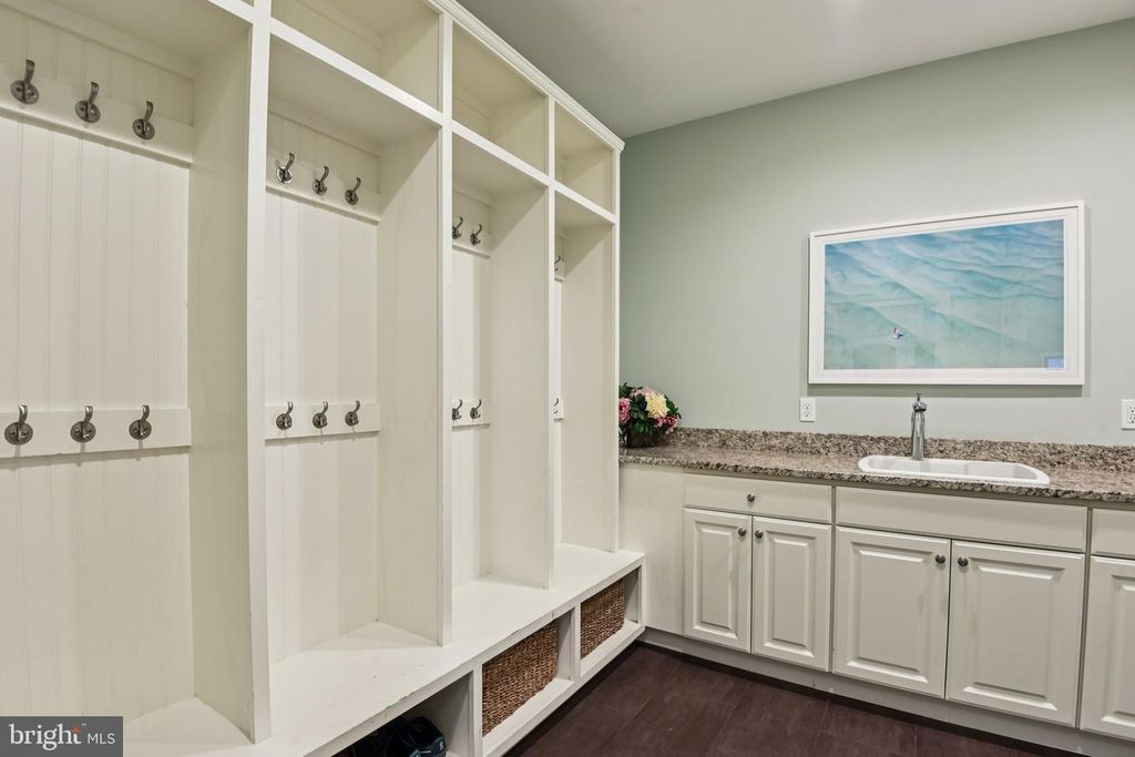 Image 21 of property listing at 2004 DIANE LN, Ellicott City, MD 21042