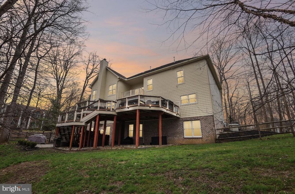 Image 3 of property listing at 2004 DIANE LN, Ellicott City, MD 21042