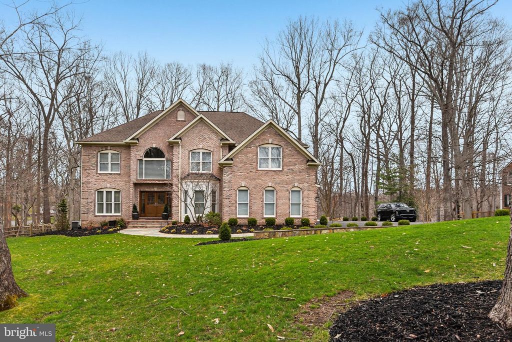 Image 4 of property listing at 2004 DIANE LN, Ellicott City, MD 21042