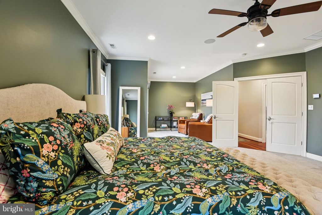 Image 43 of property listing at 2004 DIANE LN, Ellicott City, MD 21042