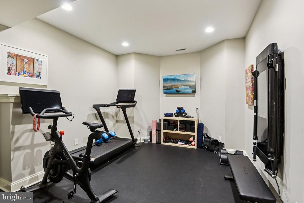 Image 71 of property listing at 2004 DIANE LN, Ellicott City, MD 21042