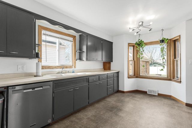 1008 S 9th STREET, Watertown, WI 53094