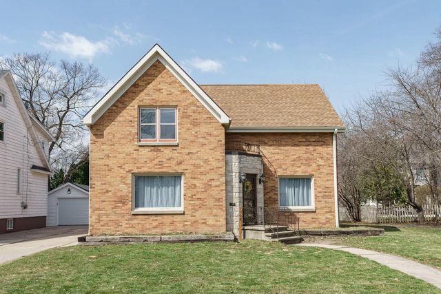 1008 S 9th STREET, Watertown, WI 53094