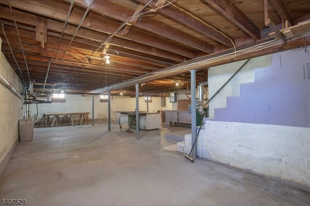 21 Spring St, Ogdensburg Boro, NJ 07439