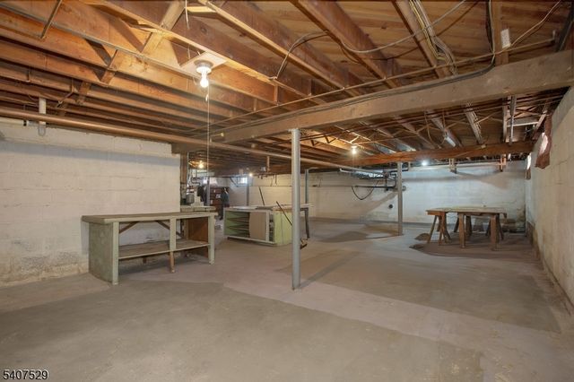 21 Spring St, Ogdensburg Boro, NJ 07439