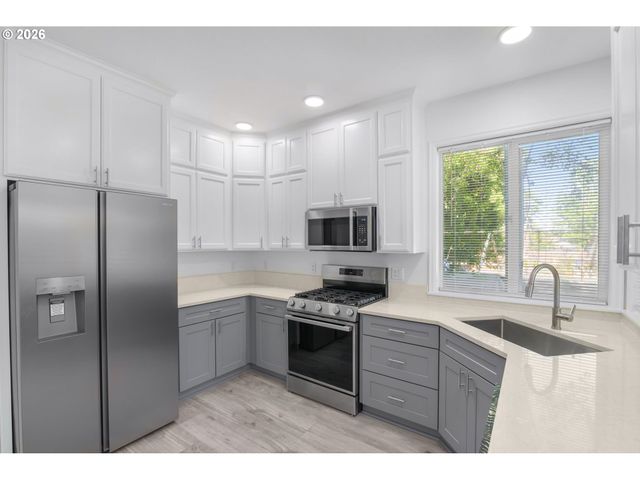 18556 Sw MUIRFIELD St, Beaverton, OR 97003