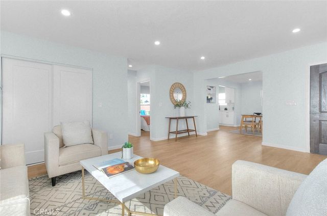 1827 W 76th, Los Angeles, CA 90047