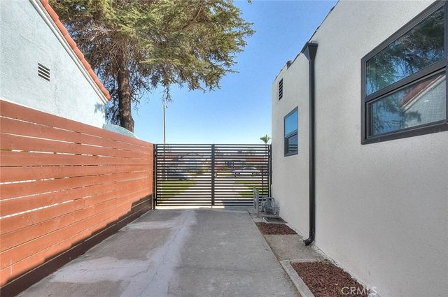 1827 W 76th, Los Angeles, CA 90047