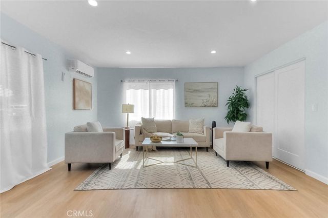 1827 W 76th, Los Angeles, CA 90047