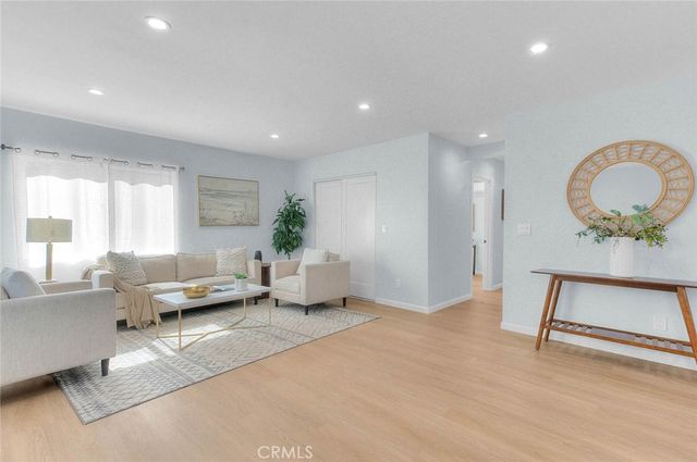 1827 W 76th, Los Angeles, CA 90047
