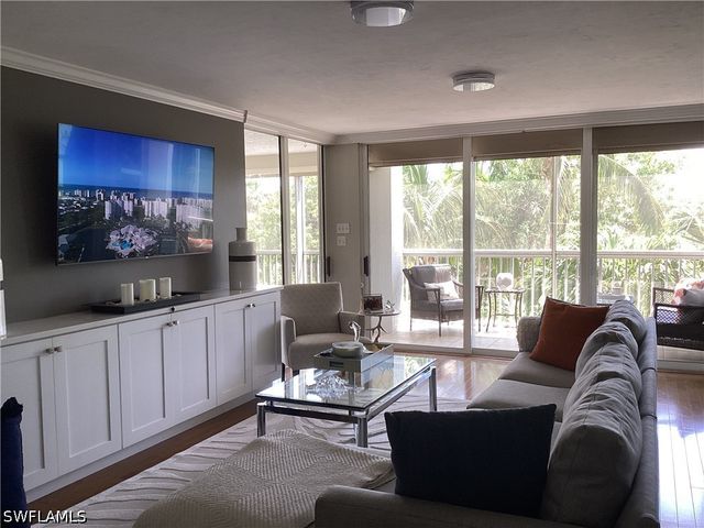 6573 Marissa LOOP 202, Naples, FL 34108