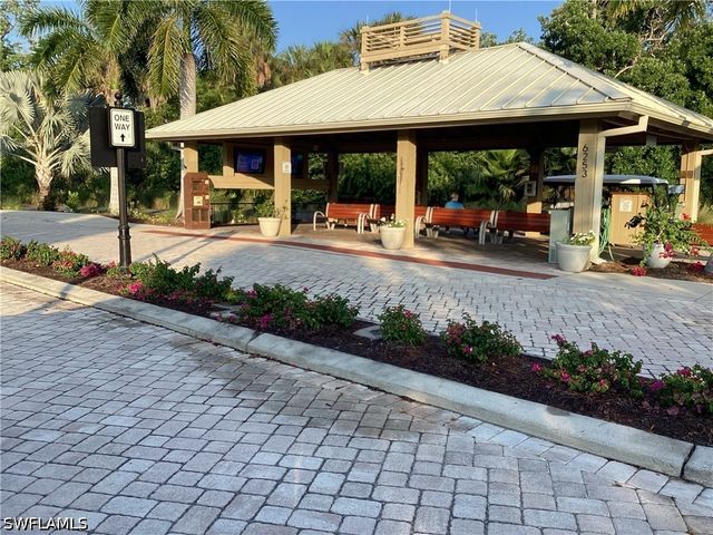 6573 Marissa LOOP 202, Naples, FL 34108