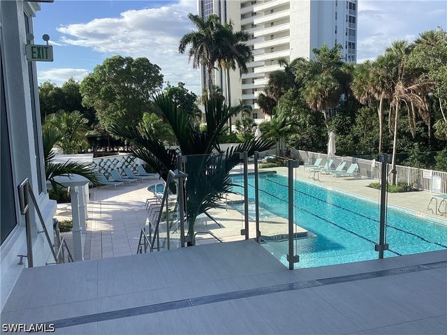 6573 Marissa LOOP 202, Naples, FL 34108