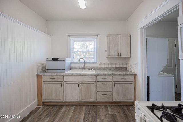 831 N 10TH Street, Phoenix, AZ 85006
