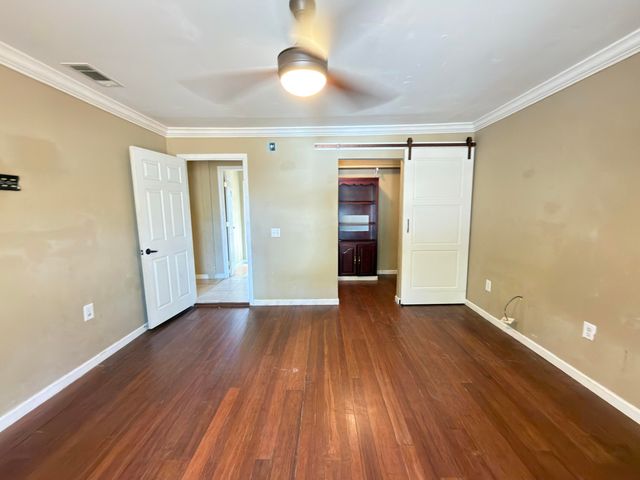 515 E Robinson Avenue, Crestview, FL 32539