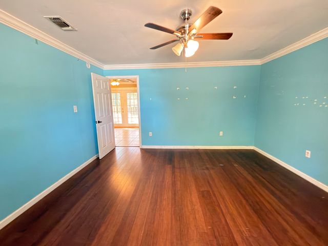 515 E Robinson Avenue, Crestview, FL 32539