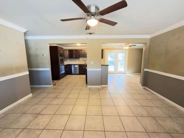 515 E Robinson Avenue, Crestview, FL 32539