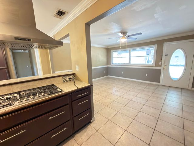 515 E Robinson Avenue, Crestview, FL 32539