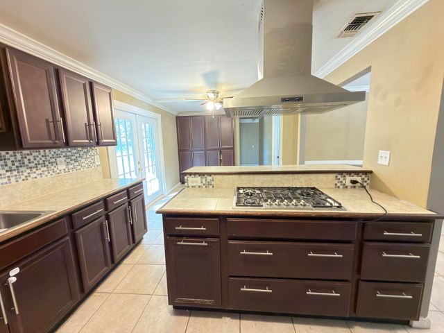 515 E Robinson Avenue, Crestview, FL 32539