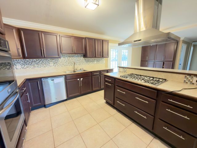 515 E Robinson Avenue, Crestview, FL 32539