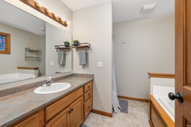 2312 LaForge Lane, Auburn, IN 46706