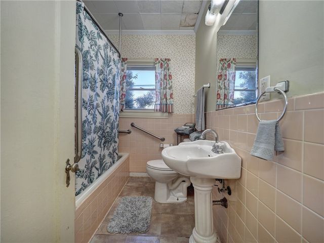 1739 2nd St, Corpus Christi, TX 78404