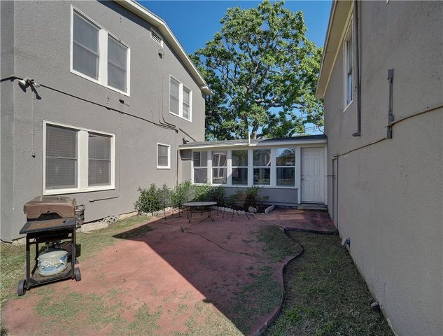 1739 2nd St, Corpus Christi, TX 78404