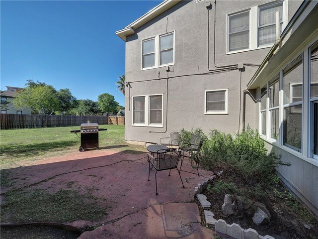 1739 2nd St, Corpus Christi, TX 78404