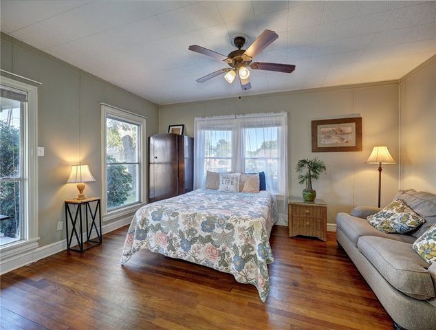 1739 2nd St, Corpus Christi, TX 78404