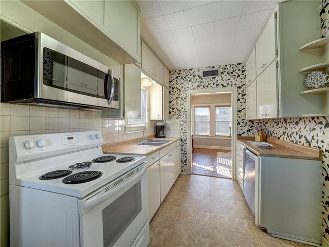 1739 2nd St, Corpus Christi, TX 78404