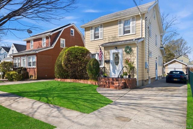 17 Herkomer Street, New Hyde Park, NY 11040