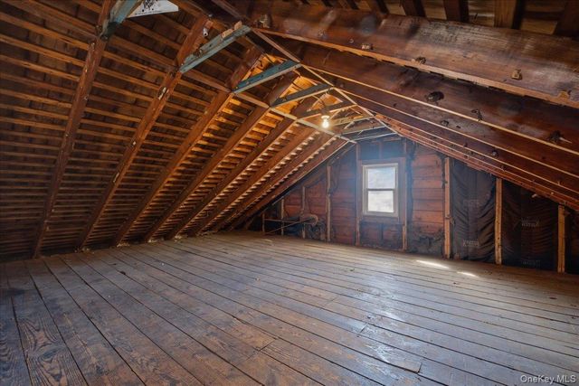 17 Herkomer Street, New Hyde Park, NY 11040