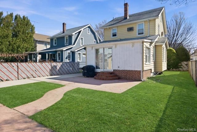 17 Herkomer Street, New Hyde Park, NY 11040