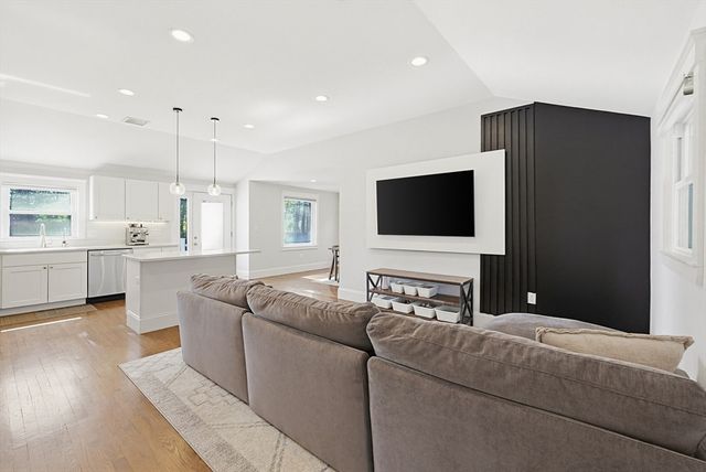 405 Main Street, Lynnfield, MA 01940