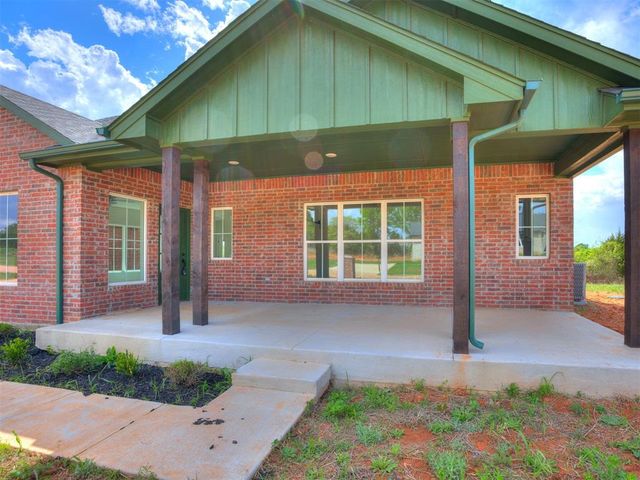 10131 S Meadows Lane, Guthrie, OK 73044