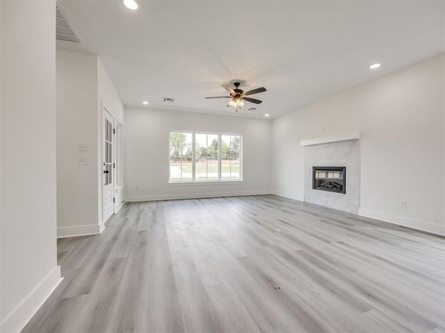 10131 S Meadows Lane, Guthrie, OK 73044
