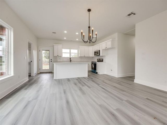 10131 S Meadows Lane, Guthrie, OK 73044