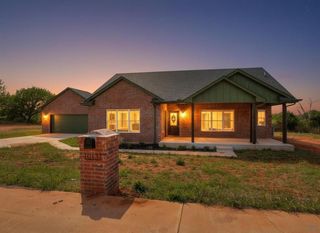 10131 S Meadows Lane, Guthrie, OK 73044