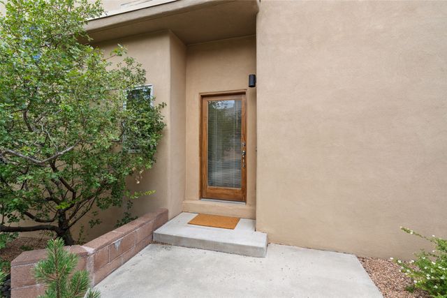 765 Viento Circle, Santa Fe, NM 87501
