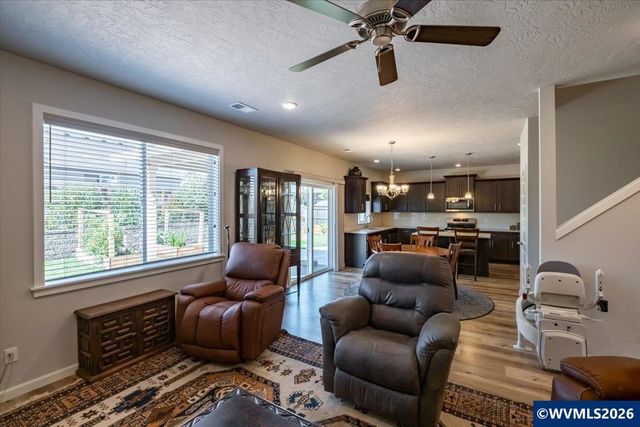 712 Willowbrook Dr, Philomath, OR 97370