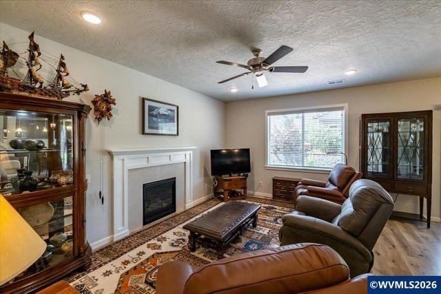 712 Willowbrook Dr, Philomath, OR 97370