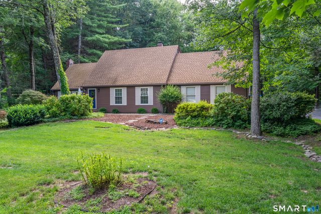 15 Blueberry Lane, Burlington, CT 06013