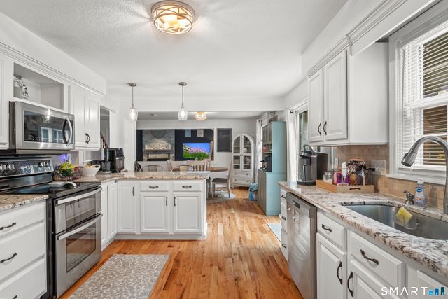 15 Blueberry Lane, Burlington, CT 06013