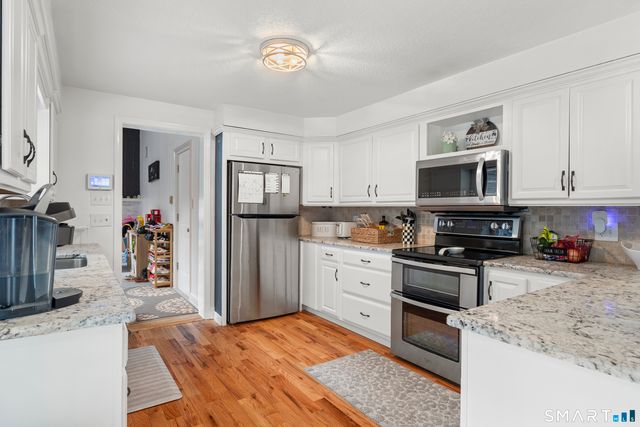 15 Blueberry Lane, Burlington, CT 06013