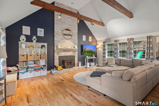 15 Blueberry Lane, Burlington, CT 06013