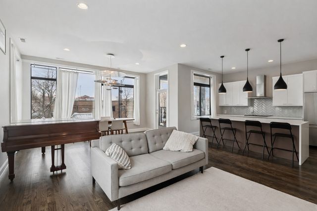 469 N Paulina Street 201, Chicago, IL 60622